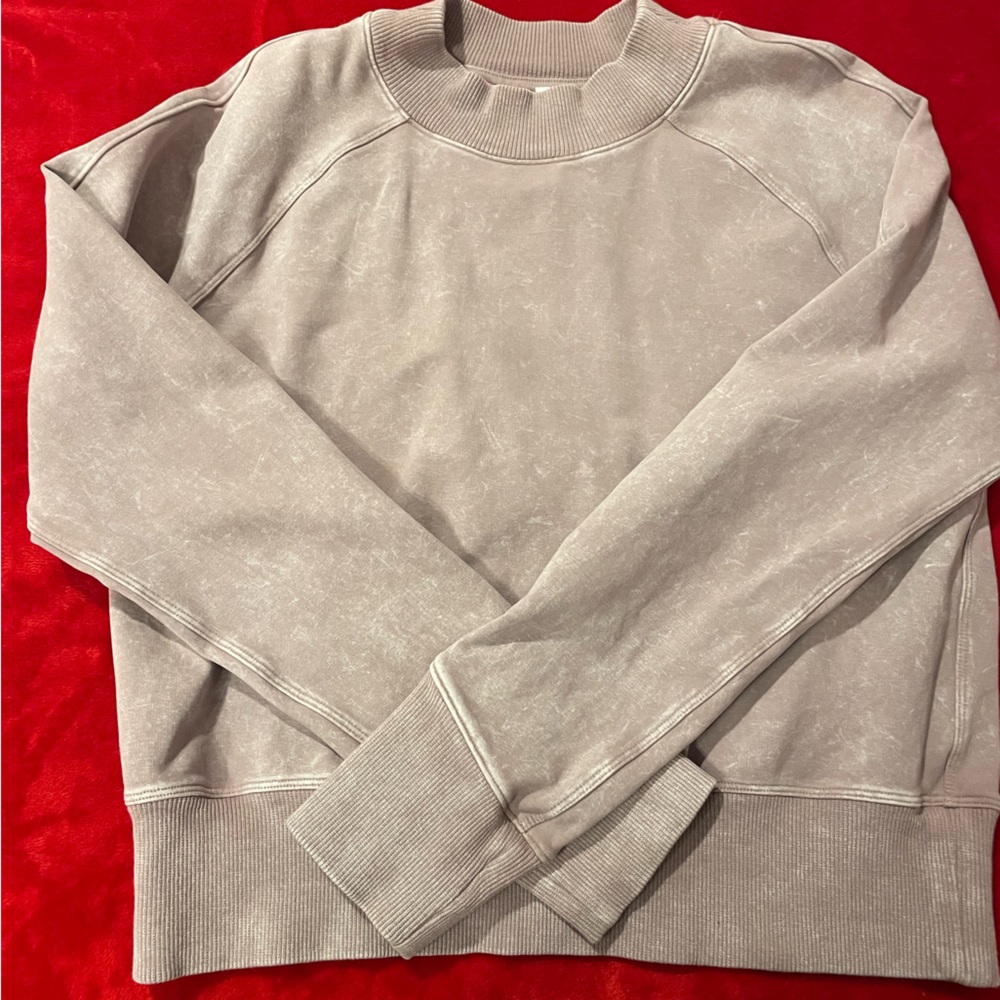 Lulu lemon size 4 crop sweatshirt